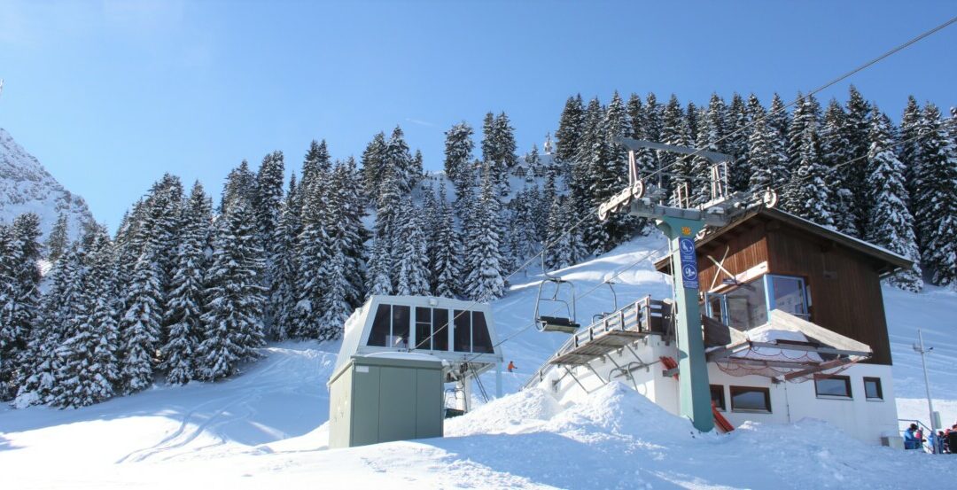 Mit dem E-Auto – Skifahren im Skigebiet Salzburg Snow Space